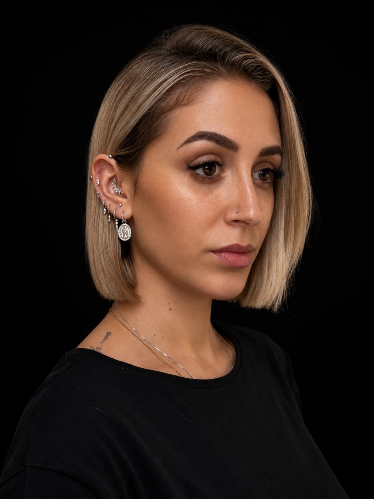 Curated ear con piercing di lusso in oro e argento — Deisi Body Artist